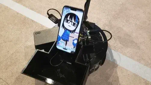 遠隔でロボット操縦してイベント会場を爆走した