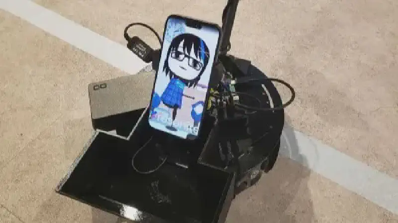 遠隔でロボット操縦してイベント会場を爆走した